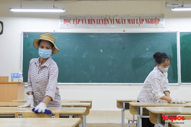 Phun khử khuẩn các điểm thi, Hà Nội chuẩn bị sẵn sàng cho kỳ thi tốt nghiệp THPT 2020 - Ảnh 4.
