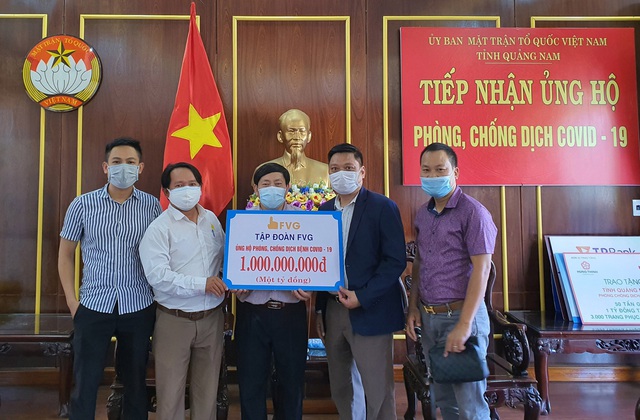 Trao tặng bệnh viện tuyến đầu ở Quảng Nam 1 tỷ đồng phục vụ công tác điều trị bệnh nhân Covid-19 - Ảnh 1.