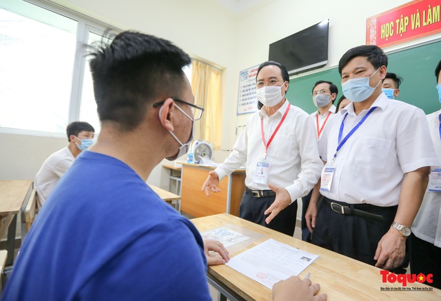 Bộ trưởng Bộ GD&ĐT Phùng Xuân Nhạ kiểm tra công tác chuẩn bị thi tốt nghiệp THPT năm 2020 - Ảnh 5.