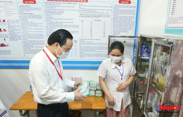Bộ trưởng Bộ GD&ĐT Phùng Xuân Nhạ kiểm tra công tác chuẩn bị thi tốt nghiệp THPT năm 2020 - Ảnh 9.