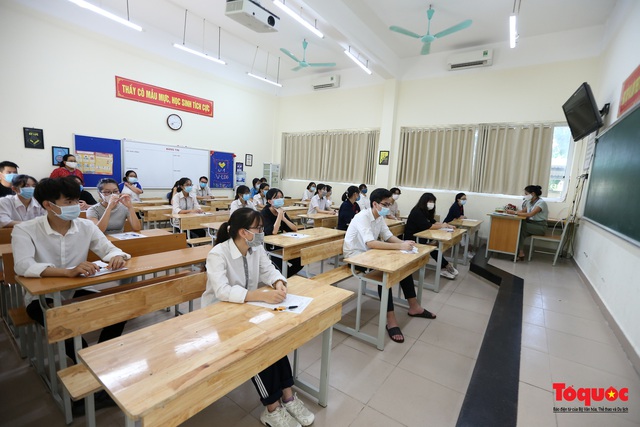 Bộ trưởng Bộ GD&ĐT Phùng Xuân Nhạ kiểm tra công tác chuẩn bị thi tốt nghiệp THPT năm 2020 - Ảnh 13.