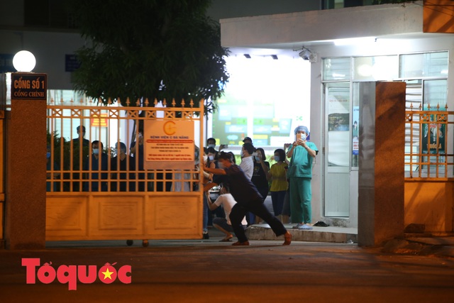 [Ảnh] Gỡ phong tỏa lúc 0 giờ ngày 8/8, Bệnh viện C Đà Nẵng đón tiếp bệnh nhân trở lại - Ảnh 2.