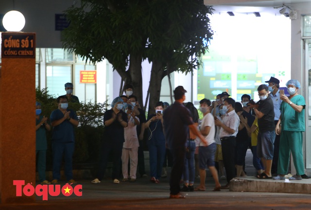 [Ảnh] Gỡ phong tỏa lúc 0 giờ ngày 8/8, Bệnh viện C Đà Nẵng đón tiếp bệnh nhân trở lại - Ảnh 4.