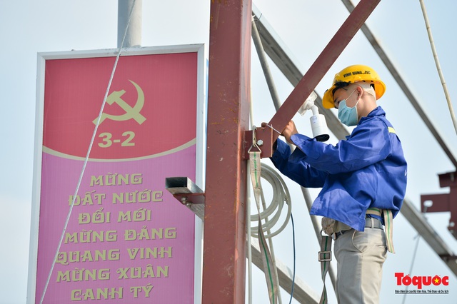 Cận cảnh 'đại công trường' sửa chữa mặt cầu Thăng Long - Ảnh 15.