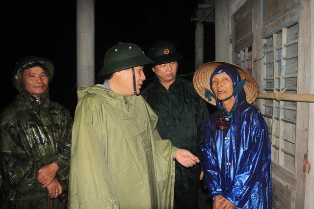 Sơ tán hơn 12.000 người dân tại Quảng Trị trong đêm để tránh bão - Ảnh 1.