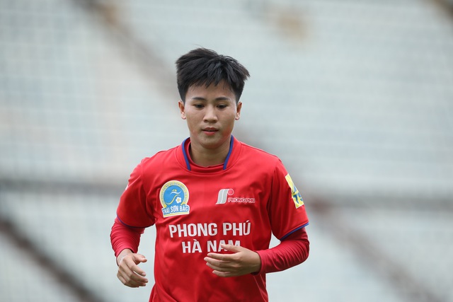 Cầu thủ Tuyết Dung dừng hoàn toàn việc xuất ngoại thi đấu, tập trung cho giải vô địch Quốc gia - Ảnh 1.