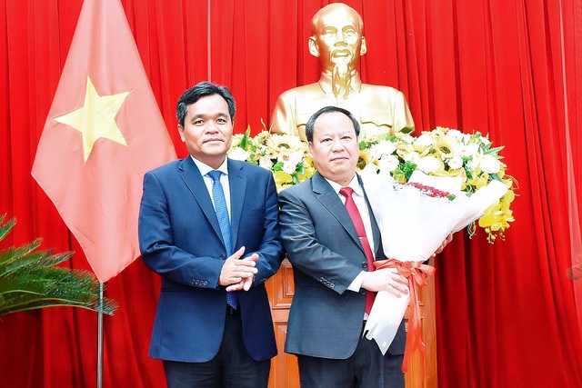 Ông Dương Văn Trang tiếp tục là Bí thư Tỉnh ủy Kon Tum, Gia Lai có tân Chủ tịch HĐND tỉnh - Ảnh 2.