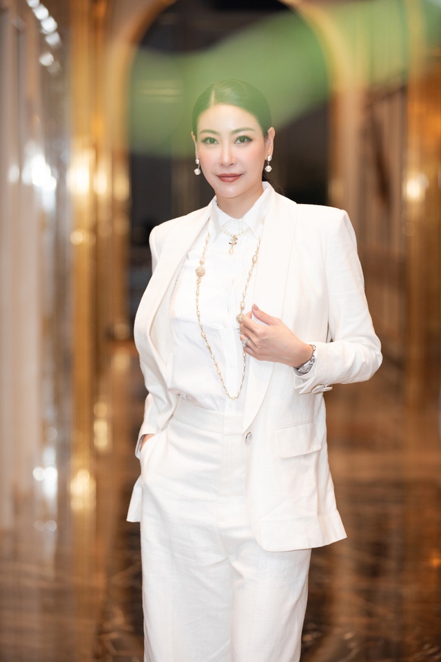 Á hậu Thụy Vân đọ sắc cùng Hà Kiều Anh tại Hoa hậu Việt Nam  - Ảnh 6.