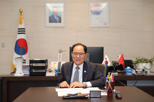 Đại sứ quán Hàn Quốc lan tỏa thông điệp Stay strong cổ vũ học sinh Việt Nam- Hàn Quốc vào năm học mới - Ảnh 1.