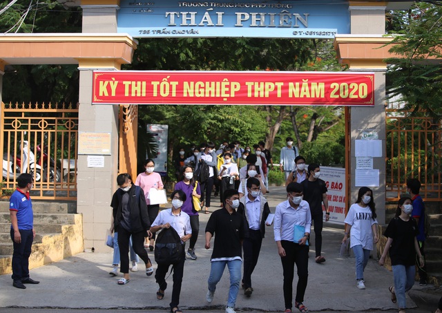 Kỳ thi tốt nghiệp THPT đợt 2 ở Đà Nẵng diễn ra an toàn, nghiêm túc - Ảnh 2.