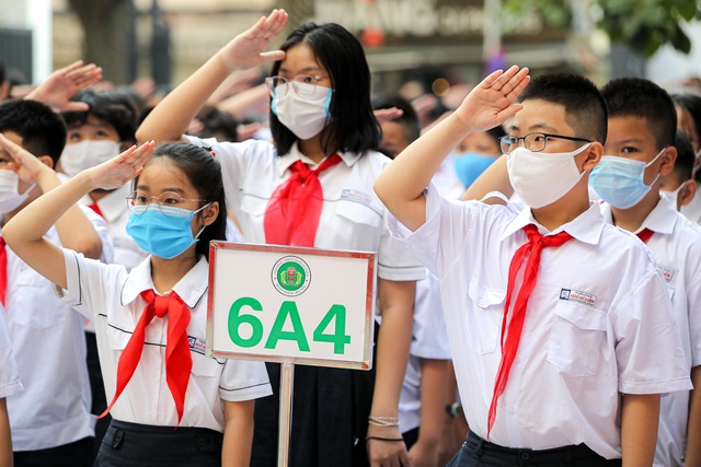 Đảm bảo an toàn phòng dịch trong lễ khai giảng tại ngôi trường tròn 100 năm tuổi ở Hà Nội - Ảnh 5.