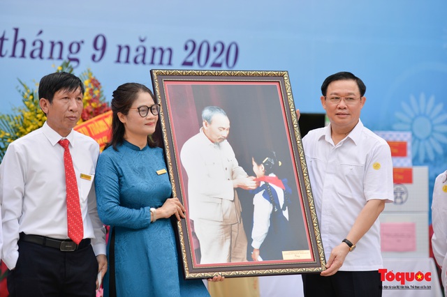Hà Nội: Hơn 2,1 triệu học sinh bước vào năm học mới 2020-2021 - Ảnh 9.