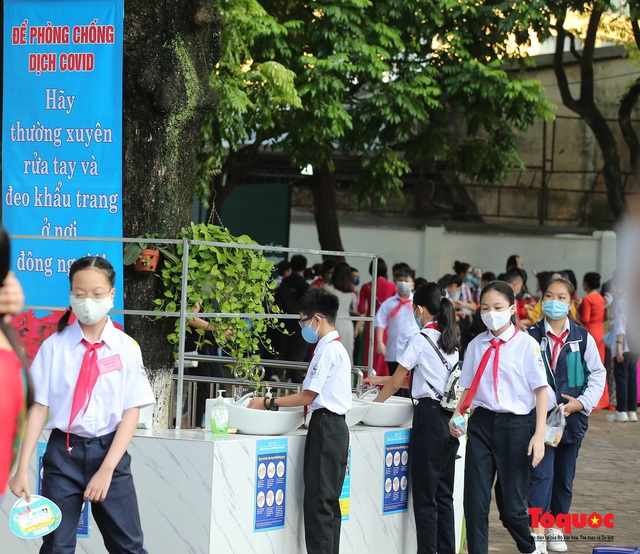 Hà Nội: Hơn 2,1 triệu học sinh bước vào năm học mới 2020-2021 - Ảnh 5.