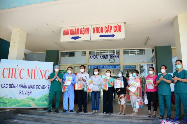 Thêm 14 bệnh nhân Covid-19 điều trị tại Đà Nẵng xuất viện - Ảnh 1.