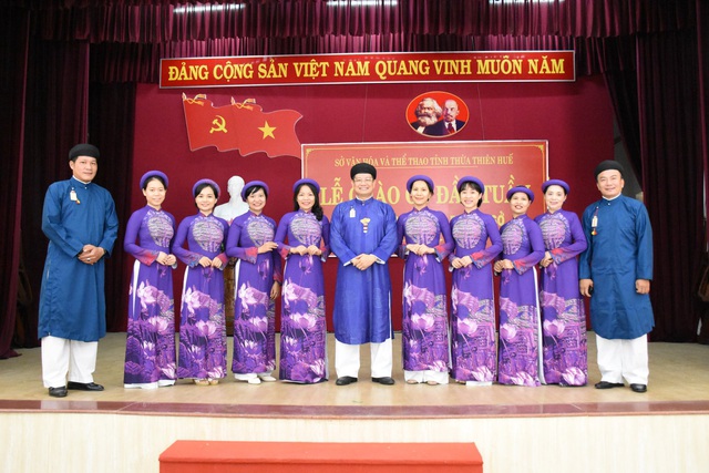Sở VH&TT Thừa Thiên Huế triển khai cho cán bộ mặc áo dài đi làm vào ngày thứ 2 đầu tiên mỗi tháng - Ảnh 1.