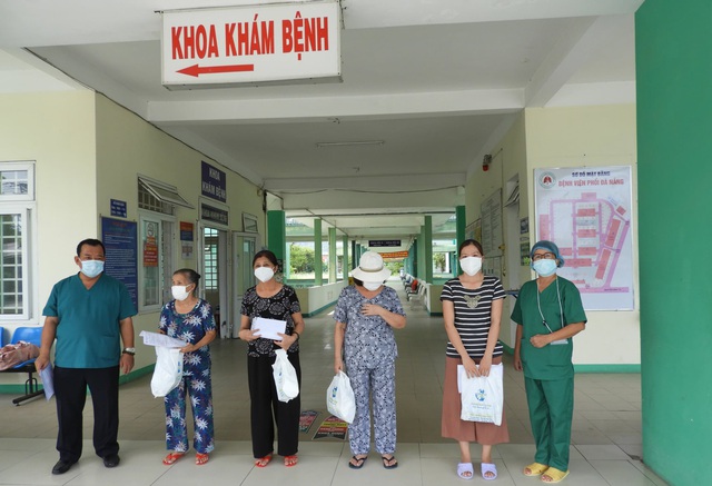 4 bệnh nhân Covid-19 điều trị tại Đà Nẵng khỏi bệnh và xuất viện - Ảnh 1.