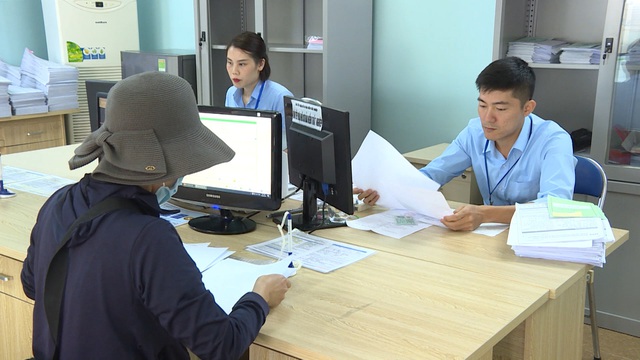 Ninh Thuận: Hàng ngàn lao động mất việc làm được hưởng bảo hiểm thất nghiệp trong năm 2020 - Ảnh 1.