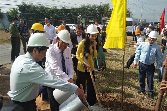 Thủ tướng gửi thư khen Bến Tre hưởng ứng, phát động trồng 10 triệu cây xanh - Ảnh 1.
