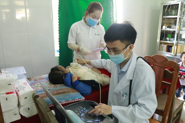 Gần 1.500 người ở huyện miền núi Nam Trà My được khám và phát thuốc miễn phí - Ảnh 1.