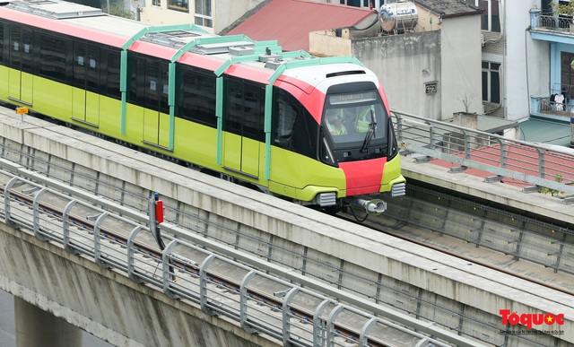 Người dân hào hững tham quan đoàn tàu metro Nhổn - ga Hà Nội - Ảnh 15.