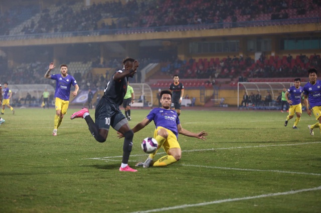 Vòng 2 V-League 2021: Hà Nội FC ngụp lặn cuối bảng - Ảnh 2.