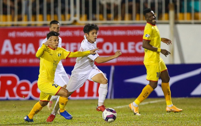 Vòng 2 V-League 2021: Hà Nội FC ngụp lặn cuối bảng - Ảnh 1.