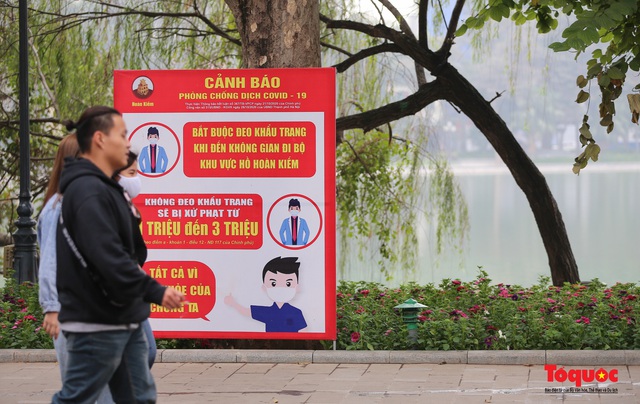 Phố đi bộ Hồ Hoàn Kiếm vắng bóng người do lo ngại dịch Covid -19 - Ảnh 12. Phố đi bộ Hồ Hoàn Kiếm vắng bóng người do lo ngại dịch Covid -19 - Ảnh 12.