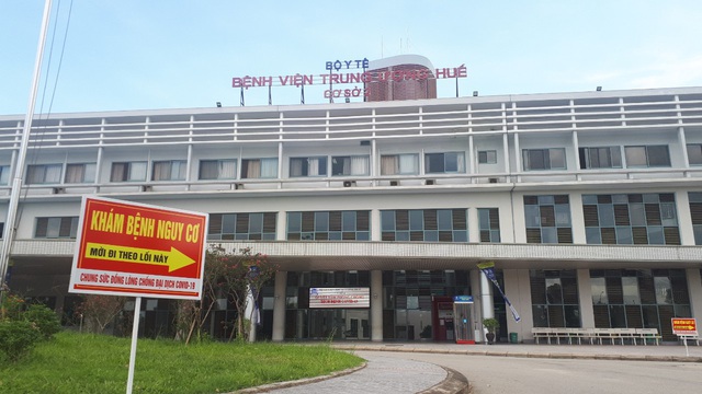 Bệnh viện Trung ương Huế tiếp nhận điều trị nhiều bệnh nhân Lào trong đại dịch Covid-19 - Ảnh 2.