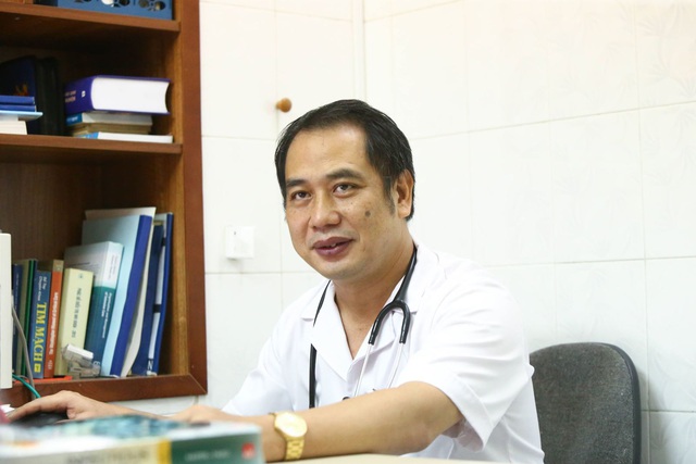 Nghe Bác sĩ Nguyễn Trung Cấp kể về những ngày đầu “đối mặt” với COVID-19 - Ảnh 1.