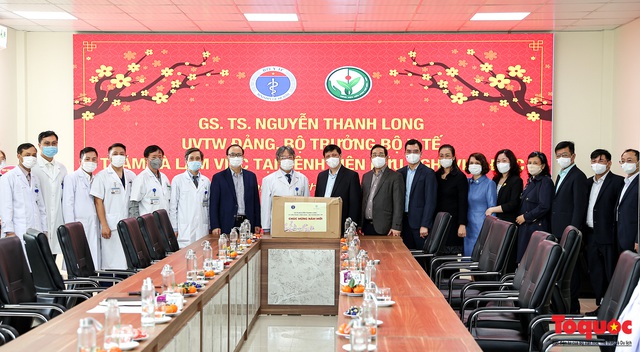 Bộ trưởng Nguyễn Thanh Long kiểm tra công tác trực cấp cứu tại các bệnh viện trong dịp tết nguyên đán - Ảnh 6.