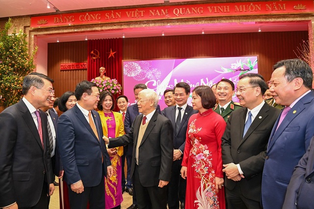 Tổng Bí thư, Chủ tịch nước chúc Tết Đảng bộ, chính quyền và nhân dân Thủ đô Hà Nội - Ảnh 1.