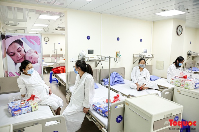 Khoảng khắc thiêng liêng của những công dân Việt đầu tiên chào đời năm Tân sửu 2021 - Ảnh 1. Khoảng khắc thiêng liêng của những công dân Việt đầu tiên chào đời năm Tân sửu 2021 - Ảnh 1.
