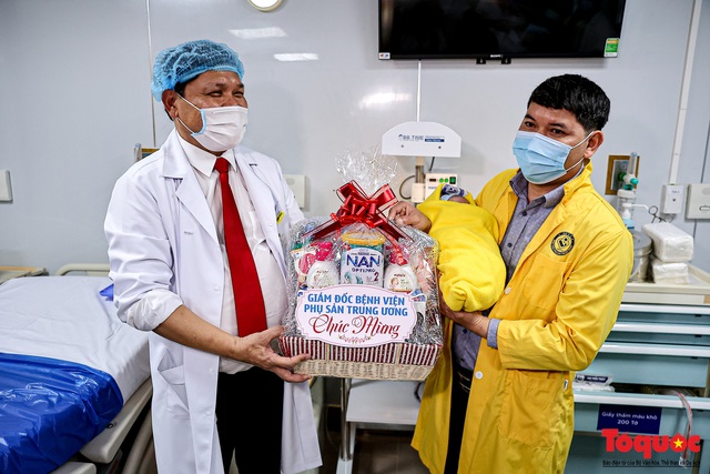 Khoảng khắc thiêng liêng của những công dân Việt đầu tiên chào đời năm Tân sửu 2021 - Ảnh 11. Khoảng khắc thiêng liêng của những công dân Việt đầu tiên chào đời năm Tân sửu 2021 - Ảnh 11.