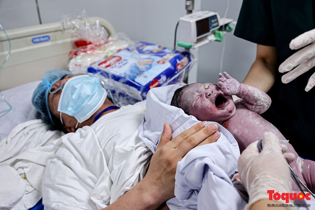 Khoảng khắc thiêng liêng của những công dân Việt đầu tiên chào đời năm Tân sửu 2021 - Ảnh 14. Khoảng khắc thiêng liêng của những công dân Việt đầu tiên chào đời năm Tân sửu 2021 - Ảnh 14.