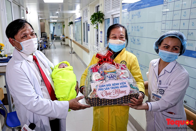 Khoảng khắc thiêng liêng của những công dân Việt đầu tiên chào đời năm Tân sửu 2021 - Ảnh 18. Khoảng khắc thiêng liêng của những công dân Việt đầu tiên chào đời năm Tân sửu 2021 - Ảnh 18.
