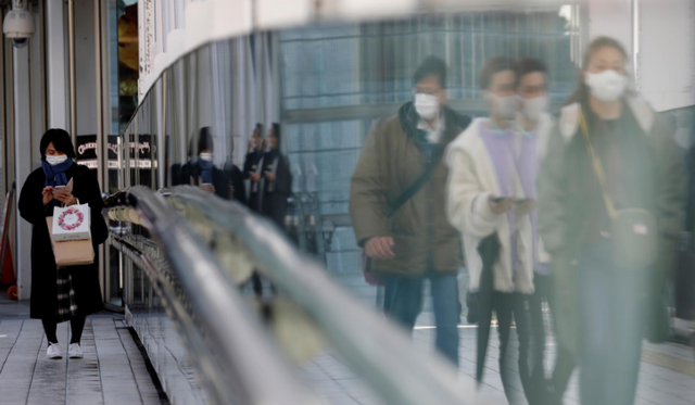Nhật Bản cảnh báo tiếp tục gia hạn tình trạng khẩn cấp đối phó với dịch bệnh - Ảnh 1.