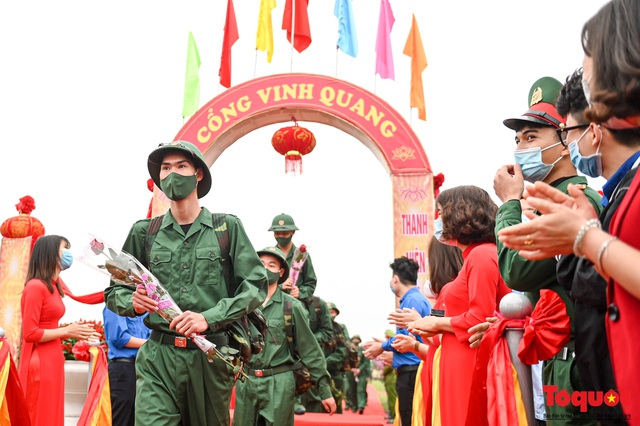 Bí thư Hà Nội Vương Đình Huệ động viên các tân binh năm 2021 tại huyện Đông Anh - Ảnh 4.