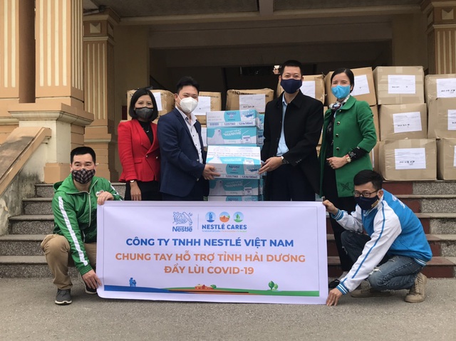 Nestlé Việt Nam sát cánh cùng tuyến đầu phòng chống đại dịch - Ảnh 2. Nestlé Việt Nam sát cánh cùng tuyến đầu phòng chống đại dịch - Ảnh 2.
