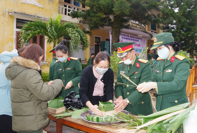 Nghĩa tình chương trình &quot;Bánh chưng xanh vì người nghèo&quot; tại Thừa Thiên Huế  - Ảnh 1.
