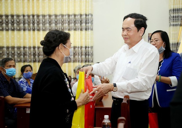 Chủ tịch Ủy ban Trung ương MTTQ Việt Nam thăm gia đình chính sách - Ảnh 1.