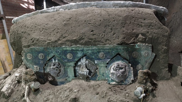 Phát hiện khảo cổ bất ngờ ở Italy: Một cỗ xe nguyên vẹn tồn tại 2000 năm - Ảnh 1.