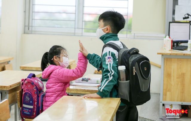 Ngày đầu trở lại trường của học sinh Tiểu Học Xuân Phương - Ảnh 12. Ngày đầu trở lại trường của học sinh Tiểu Học Xuân Phương - Ảnh 12.