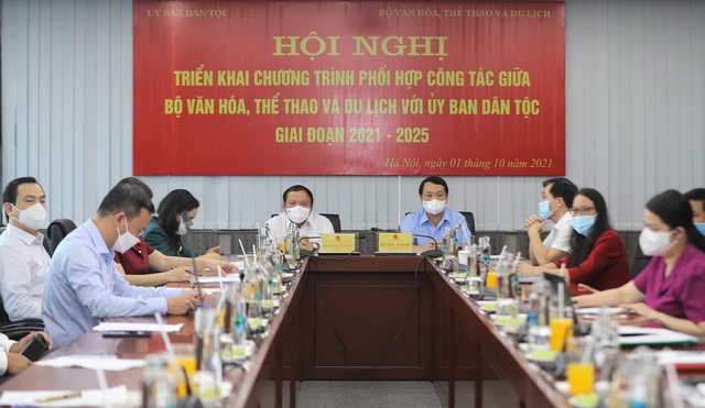 Ký kết Chương trình phối hợp công tác giữa Bộ VHTTDL và Ủy ban Dân tộc giai đoạn 2021-2025 - Ảnh 1.