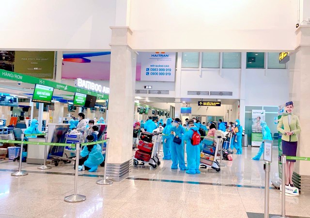 Bamboo Airways đưa gần 200 thai phụ, người già, y bác sĩ Huế từ miền Nam về quê - Ảnh 3.