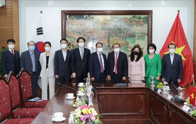 Bộ trưởng Nguyễn Văn Hùng đề nghị phía Hàn Quốc phối hợp tổ chức Tuần Văn hóa Hàn Quốc tại Việt Nam - Ảnh 4.