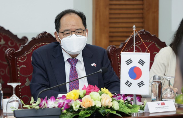 Bộ trưởng Nguyễn Văn Hùng đề nghị phía Hàn Quốc phối hợp tổ chức Tuần Văn hóa Hàn Quốc tại Việt Nam - Ảnh 3.