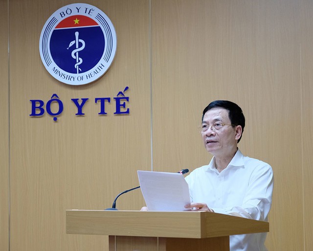 Bộ trưởng Nguyễn Mạnh Hùng phát biểu về hệ thống tiêm chủng vắc xin phòng Covid quốc gia - Ảnh 1.