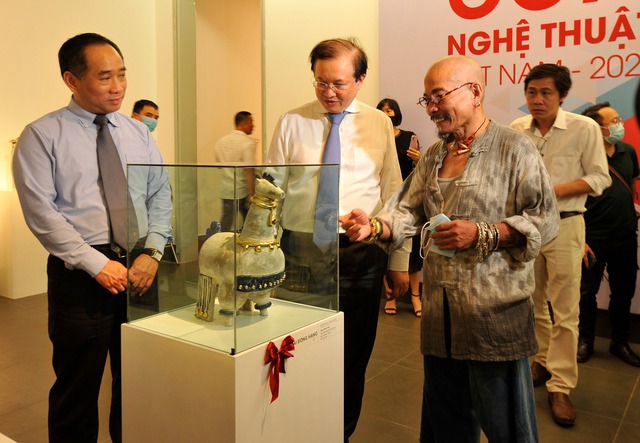 Triển lãm hơn 100 tác phẩm Gốm nghệ thuật Việt Nam - Ảnh 2.