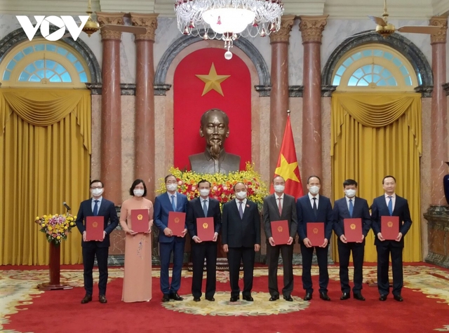 Chủ tịch nước giao nhiệm vụ cho các Đại sứ Việt Nam nhận nhiệm vụ ở nước ngoài - Ảnh 1.