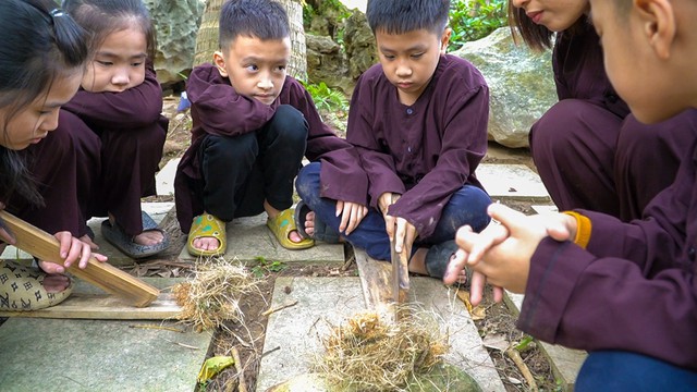 Trưng bày chuyên đề: “Kỷ vật, kí ức thời gian - Đèn dầu và con chữ” - Ảnh 5.